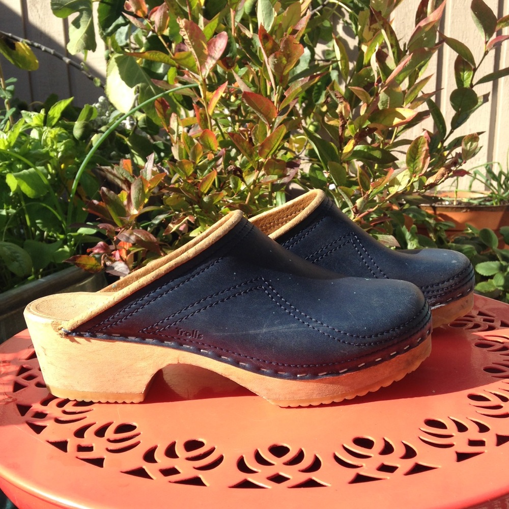 Troll's garden clogs